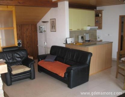 Apartment Julia (2 + 2), private accommodation in city Duće-Luka, Croatia